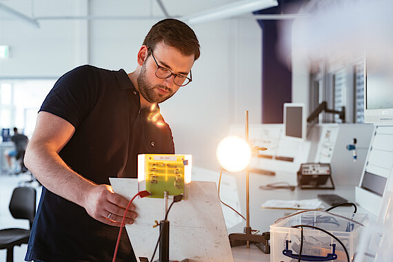 
                                Physiklabor
                            